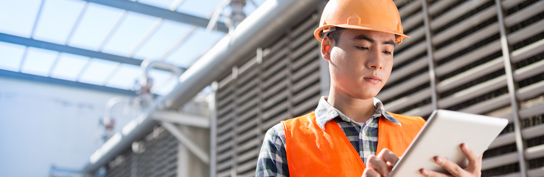 How to make your field workers to hold a new software solution FieldAx